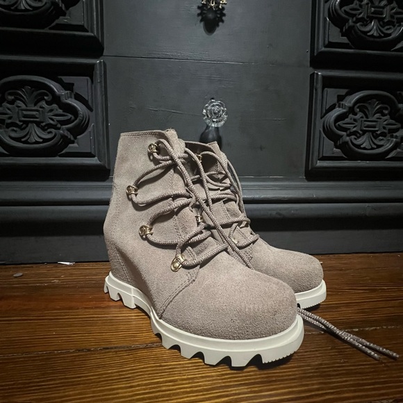 Sorel Shoes - Stylish Suede Ankle Boots with Wedge Heel